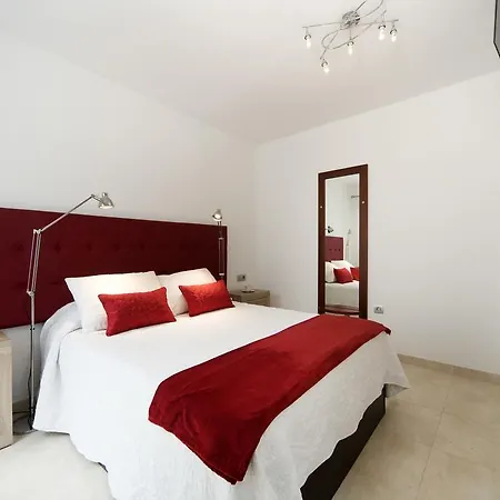Old Town Apartment *